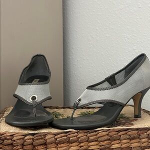 Ann Marino Two-Tone Gray Heels